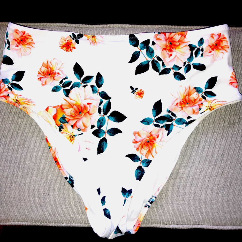 Cupshe Bathing suit bikini bottoms